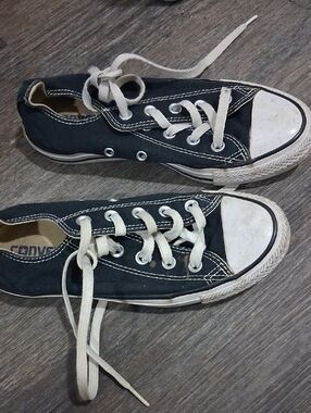 Convers Unisex Black Low-Top Canvas Sneakers with White Toe